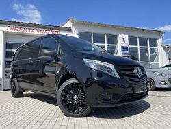 Obsidianschwarz (metallic) Gebraucht 2022 Mercedes Vito Van / Kleinbus | 44.982 €