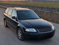 Schwarz Gebraucht 2002 VW Passat Kombi | 650 € (Superpreis)