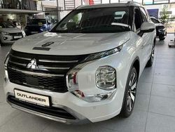 Weiß Neu 2025 Mitsubishi Outlander P-HEV Top SUV | 55.000 € (Etwas zu teuer)