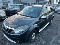 Grau Gebraucht 2012 Dacia Sandero Stepway Limousine | 3.999 € (Fairer Preis)