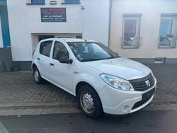 Weiß Gebraucht 2009 Dacia Sandero Basis Kleinwagen | 1.599 € (Guter Preis)