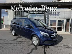 Cavansitblau metallic (metallic) Gebraucht 2022 Mercedes V300 Edition Van / Kleinbus | 54.890 € (Fairer Preis)