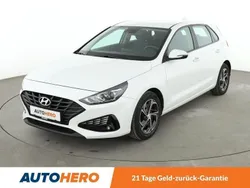 Weiß Gebraucht 2021 Hyundai i30 Edition 30 Limousine | 12.970 € (Etwas zu teuer)