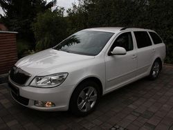 Weiß Gebraucht 2010 Skoda Octavia Kombi | 3.800 € (Fairer Preis)