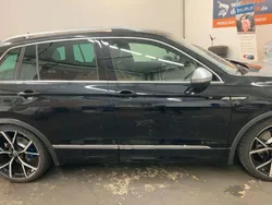 Schwarz Gebraucht 2022 VW Tiguan R SUV | 31.876 €