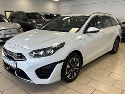 (hw2) deluxeweiss met. Gebraucht 2022 Kia Ceed Spirit Kleinwagen | 18.340 € (Guter Preis)