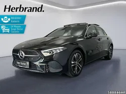 Metalliclack kosmosschwarz Gebraucht 2024 Mercedes A180 Progressive Limousine | 29.770 € (Fairer Preis)
