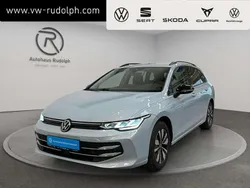 Crystal ice blue metallic Gebraucht 2024 VW Golf VIII Goal Kombi | 25.789 €