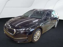 Schwarz magic perl Gebraucht 2017 Skoda Octavia Selection Kombi | 25.949 €