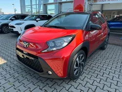 Chili red / night sky black Neu 2025 Toyota Aygo Team Kleinwagen | 18.690 €