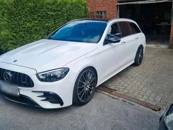Weiß Gebraucht 2017 Mercedes E220 AMG line Kombi | 32.550 €