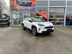 Weiss Neu 2024 Toyota Yaris Cross Plus SUV | 32.500 € (Etwas zu teuer)