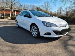 Weiß Gebraucht 2015 Opel Astra GTC Coupé | 11.999 €