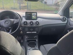 Silber Gebraucht 2017 Mercedes B180 Van / Kleinbus | 15.900 € (Superpreis)