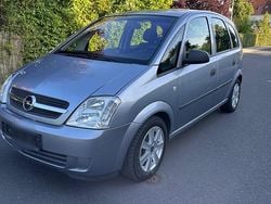 Grau Gebraucht 2004 Opel Meriva Innovation Van / Kleinbus | 2.600 € (Etwas zu teuer)