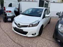 Weiß Gebraucht 2014 Toyota Yaris Limousine | 5.999 € (Guter Preis)