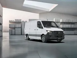 Weiß Neu 2025 Mercedes E-Sprinter Van | 50.135 € (Teuer)