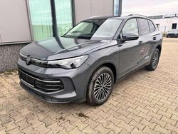 Metalliclackierung nightshadeblue Neu 2025 VW Tiguan Life SUV | 38.184 € (Superpreis)