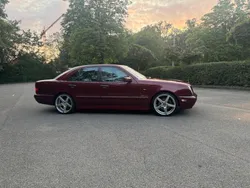 Rot Gebraucht 1999 Mercedes E320 Avantgarde Limousine | 10.650 €