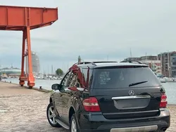 Schwarz Gebraucht 2007 Mercedes 260 SUV | 7.550 €