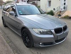 Grau Gebraucht 2009 BMW 320 Kombi | 3.990 € (Fairer Preis)