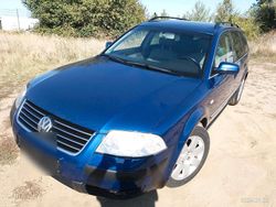 Blau Gebraucht 2001 VW Passat Kombi | 3.300 € (Teuer)
