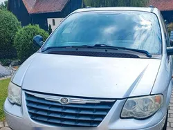 Grau Gebraucht 2006 Chrysler Grand Voyager Van / Kleinbus | 3.700 € (Teuer)