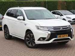 Weiß Gebraucht 2016 Mitsubishi Outlander P-HEV SUV | 12.659 €
