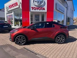 Braun Neu 2025 Toyota C-HR SUV | 39.990 € (Etwas zu teuer)