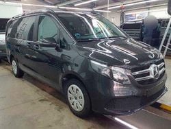 Weiß Gebraucht 2022 Mercedes V220 AMG Van / Kleinbus | 42.999 € (Superpreis)