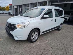 Gletscherweiss Gebraucht 2018 Dacia Dokker Lauréate Van / Kleinbus | 19.890 €