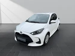 Weiss Gebraucht 2022 Toyota Yaris Hybrid Business Edition Limousine | 16.990 € (Superpreis)