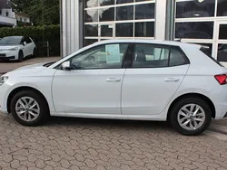 Weiß Neu 2025 Skoda Fabia Selection Limousine | 21.799 € (Fairer Preis)