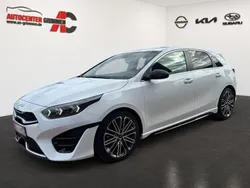 Deluxeweiß metallic Gebraucht 2022 Kia Ceed GT-Line Limousine | 24.300 € (Fairer Preis)