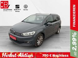 Grau Gebraucht 2024 VW Touran Pro Van / Kleinbus | 32.950 € (Guter Preis)