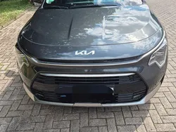 Grau Gebraucht 2023 Kia Niro Vision SUV | 34.000 €