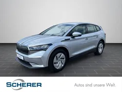 Brillantsilber metallic Gebraucht 2023 Skoda Enyaq iV SUV | 25.900 € (Guter Preis)