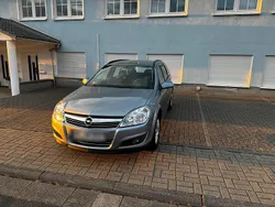 Grau Gebraucht 2008 Opel Astra Limousine | 1.400 € (Fairer Preis)