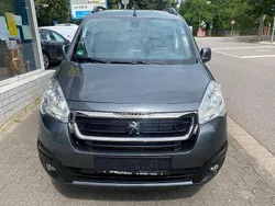 Grau Gebraucht 2017 Peugeot Partner Tepee Allure Van / Kleinbus | 10.444 € (Fairer Preis)