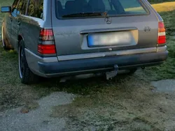 Grau Gebraucht 1993 Mercedes E220 Kombi | 8.000 €