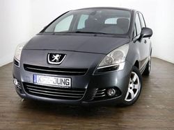 Grau Gebraucht 2011 Peugeot 5008 Family Van / Kleinbus | 4.990 € (Fairer Preis)