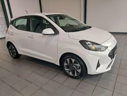 Weiß Gebraucht 2024 Hyundai i10 Trend Kleinwagen | 15.190 € (Guter Preis)