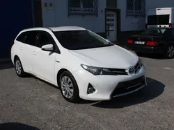 Weiß Gebraucht 2014 Toyota Auris Touring Sports Edition Kombi | 8.900 € (Superpreis)