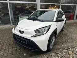 Schneeweiß Neu 2025 Toyota Aygo Business Edition Kleinwagen | 17.900 €