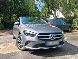 Grau Gebraucht 2021 Mercedes B250e Van / Kleinbus | 21.500 € (Fairer Preis)