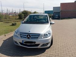 Silber Gebraucht 2009 Mercedes B200 Van / Kleinbus | 5.890 € (Fairer Preis)