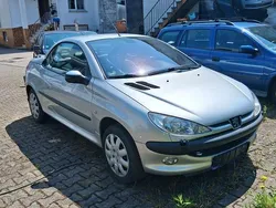 Grau Gebraucht 2002 Peugeot 206 CC Cabrio | 600 €