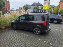 Rot Gebraucht 2023 Mercedes T180 Van / Kleinbus | 24.900 € (Fairer Preis)