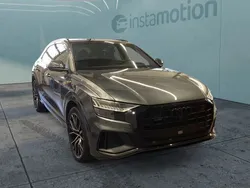 Grau Gebraucht 2023 Audi Q8 SUV | 91.895 € (Teuer)