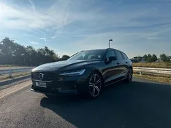 Grau Gebraucht 2019 Volvo V60 R-Design Kombi | 25.990 € (Fairer Preis)